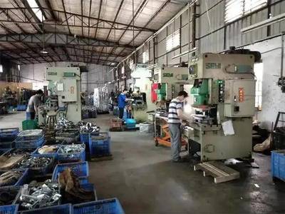 揭秘致富五金廠二樓的秘密,這里賣的竟然是.